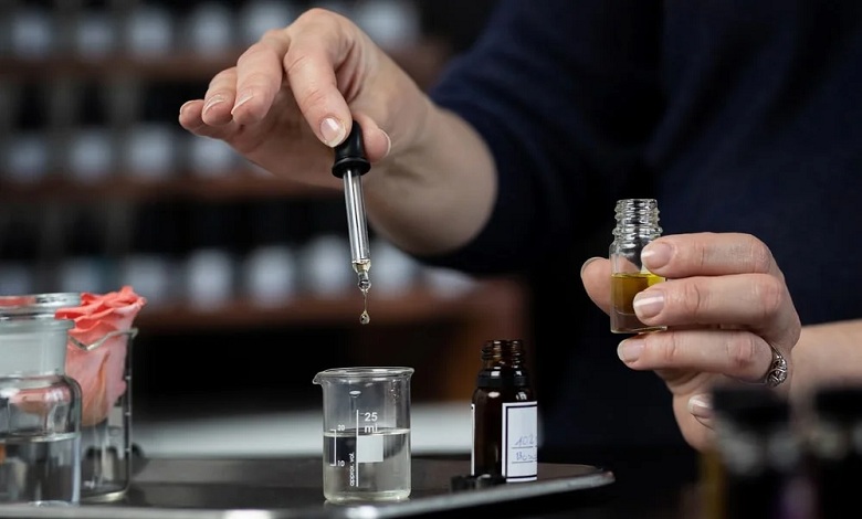 تفاوت عطر و ادکلن چیست؟ فرق غلظت، ماندگاری و قیمت را بدانید!