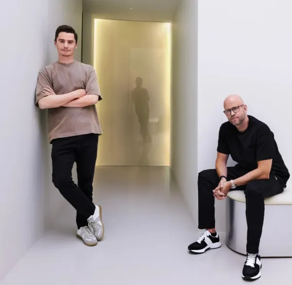 دنیل اک و هیالمار نیلسونه